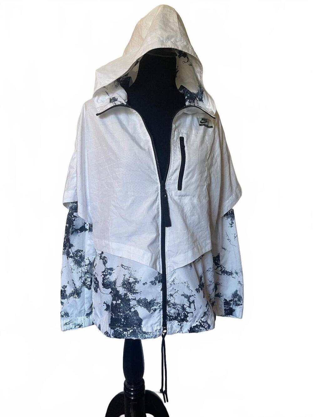 Nike International Hooded Windbreaker Jacket Medium